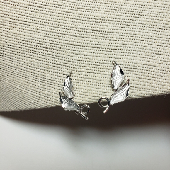 Vintage Silvertone Clip-on Leaves and Vine Earrings - Picture 4 of 8